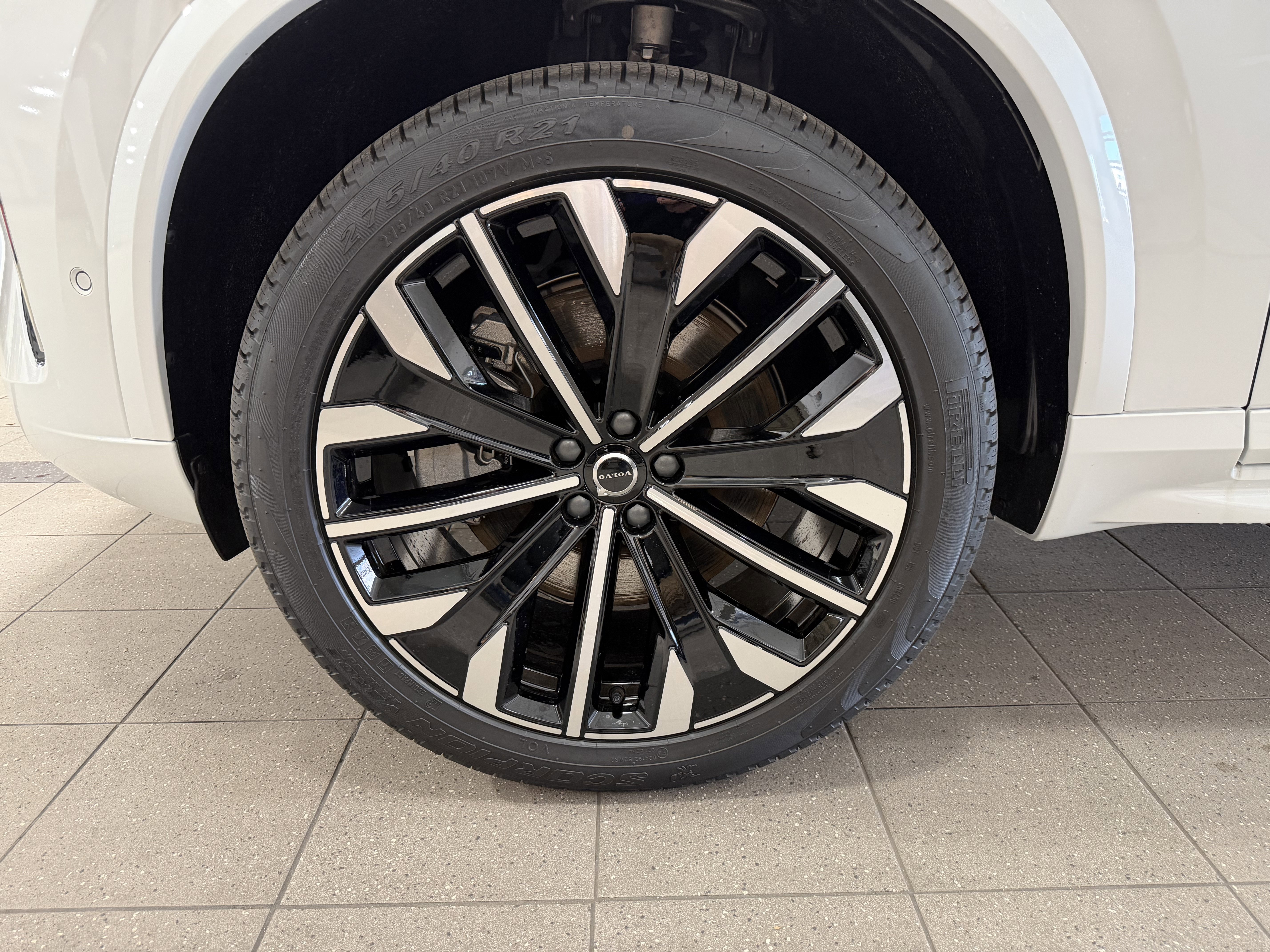 New 2026 Volvo XC90 T8 Plus w/ Protection Package AWD/4WD image 5