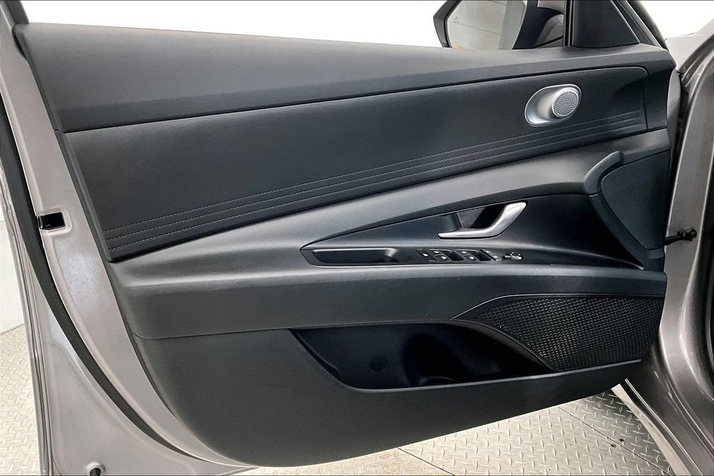 Certified 2021 Hyundai Elantra SEL FWD image 18