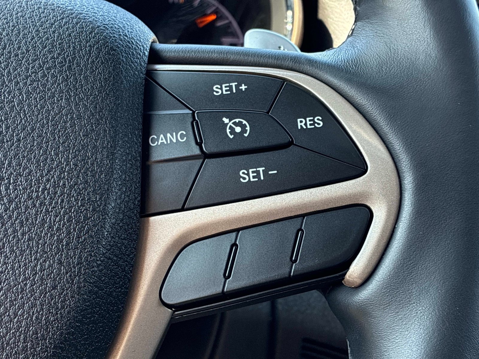 Used 2014 Jeep Grand Cherokee Limited AWD/4WD image 28