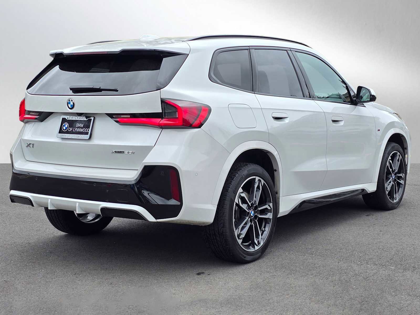 Used 2023 BMW X1 xDrive28i w/ Premium Package AWD/4WD image 3