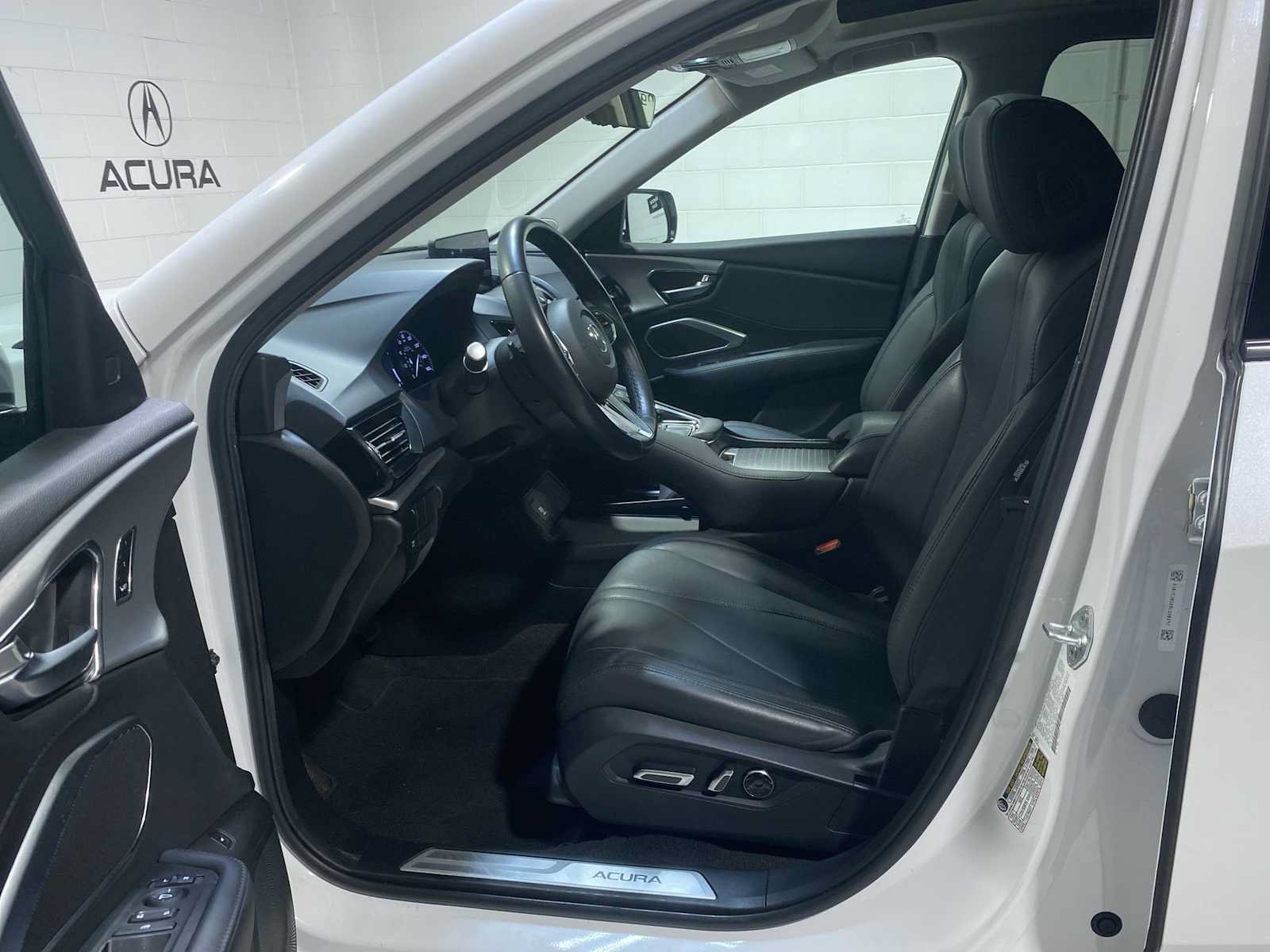 Used 2024 Acura RDX SH-AWD image 2