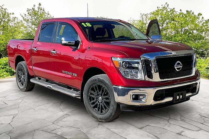 Used 2018 Nissan Titan SL image 3