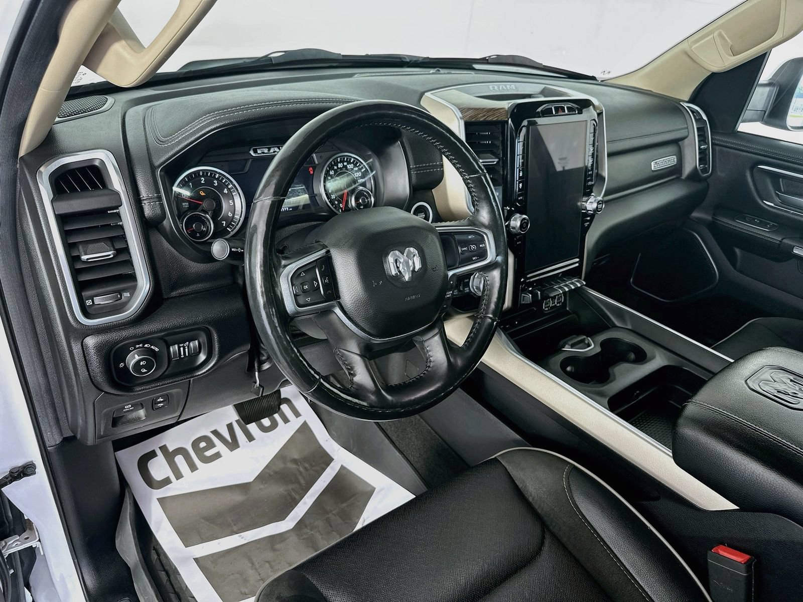 Used 2019 RAM 1500 Laramie AWD/4WD image 9