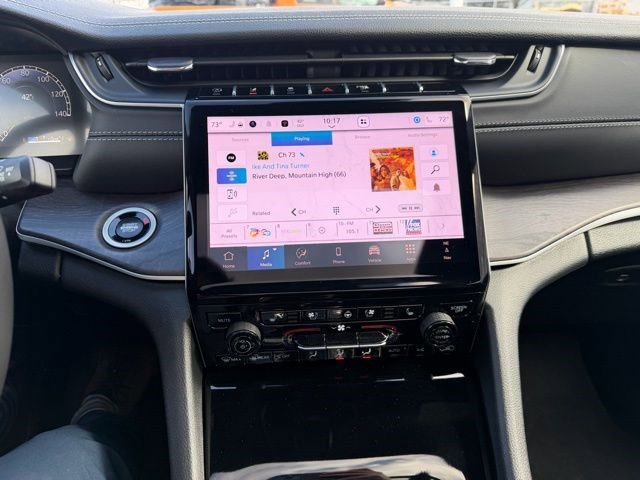 Certified 2025 Jeep Grand Cherokee L Limited w/ Luxury Tech Group II image 18