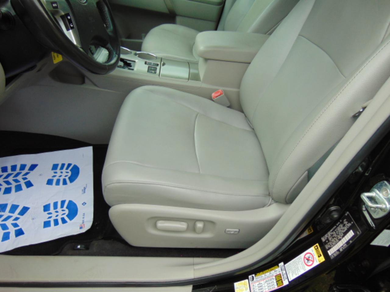 Used 2012 Toyota Highlander SE w/ Tow Pkg AWD/4WD image 5