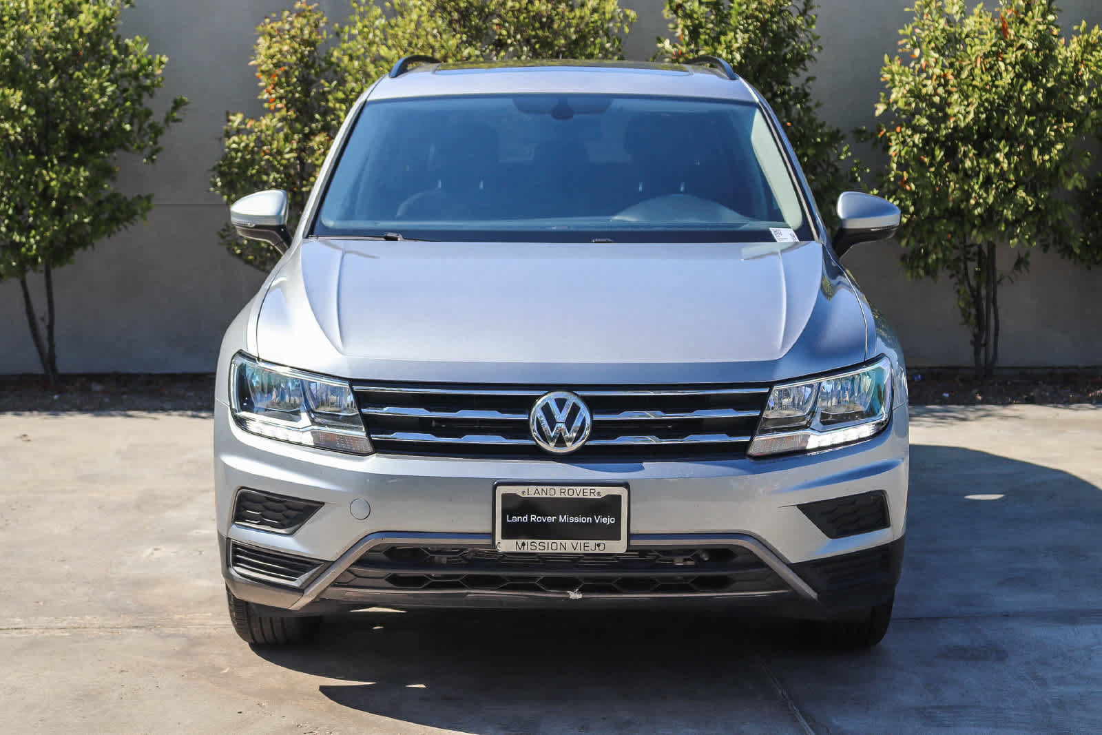 Used 2020 Volkswagen Tiguan SE w/ Panoramic Sunroof Package AWD/4WD image 2