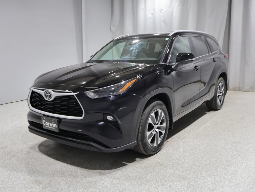Used 2023 Toyota Highlander XLE AWD/4WD image 7