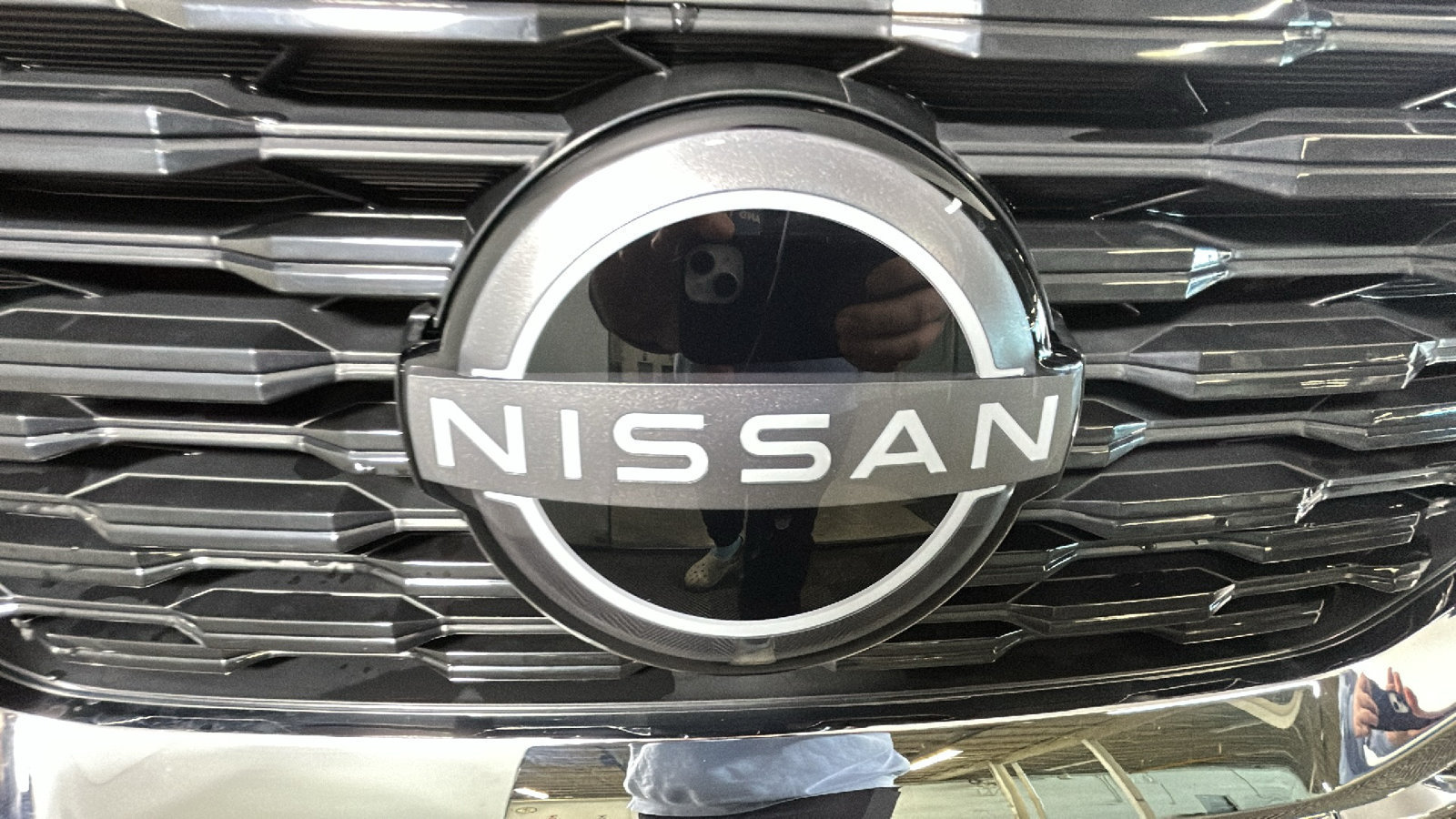 Used 2023 Nissan Rogue S AWD/4WD image 10