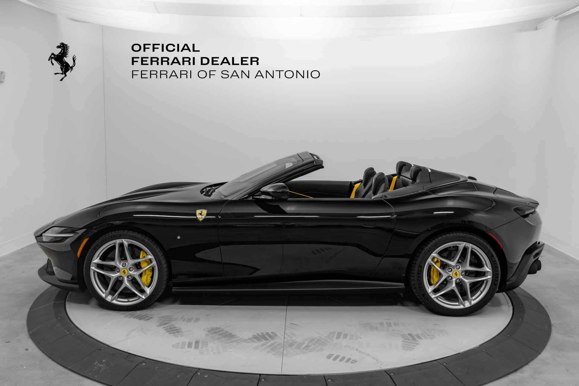 Certified 2025 Ferrari Roma Spider image 3