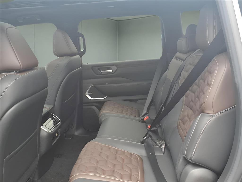 New 2026 Nissan Armada Platinum image 8