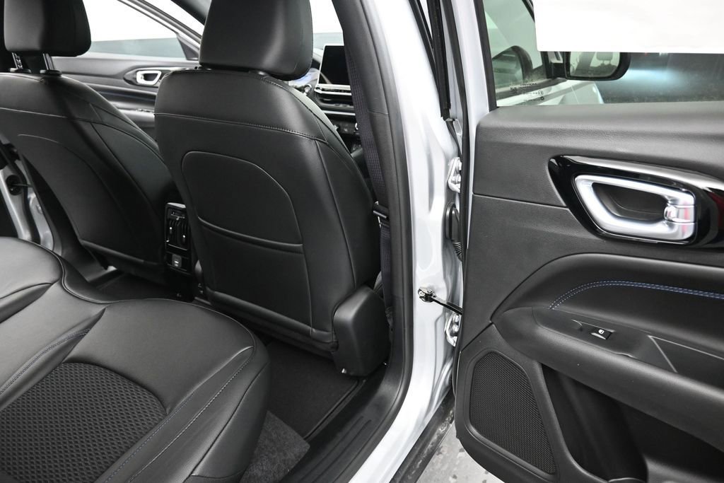 New 2026 Jeep Compass Latitude AWD/4WD image 18
