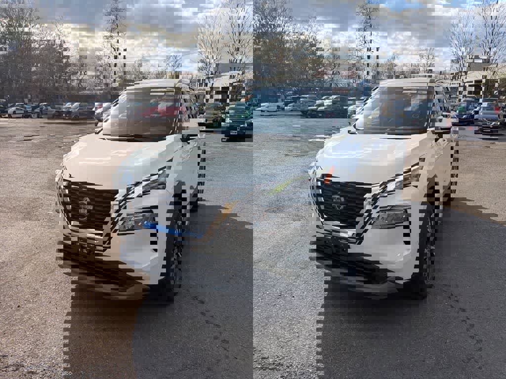 Used 2023 Nissan Rogue SV image 32