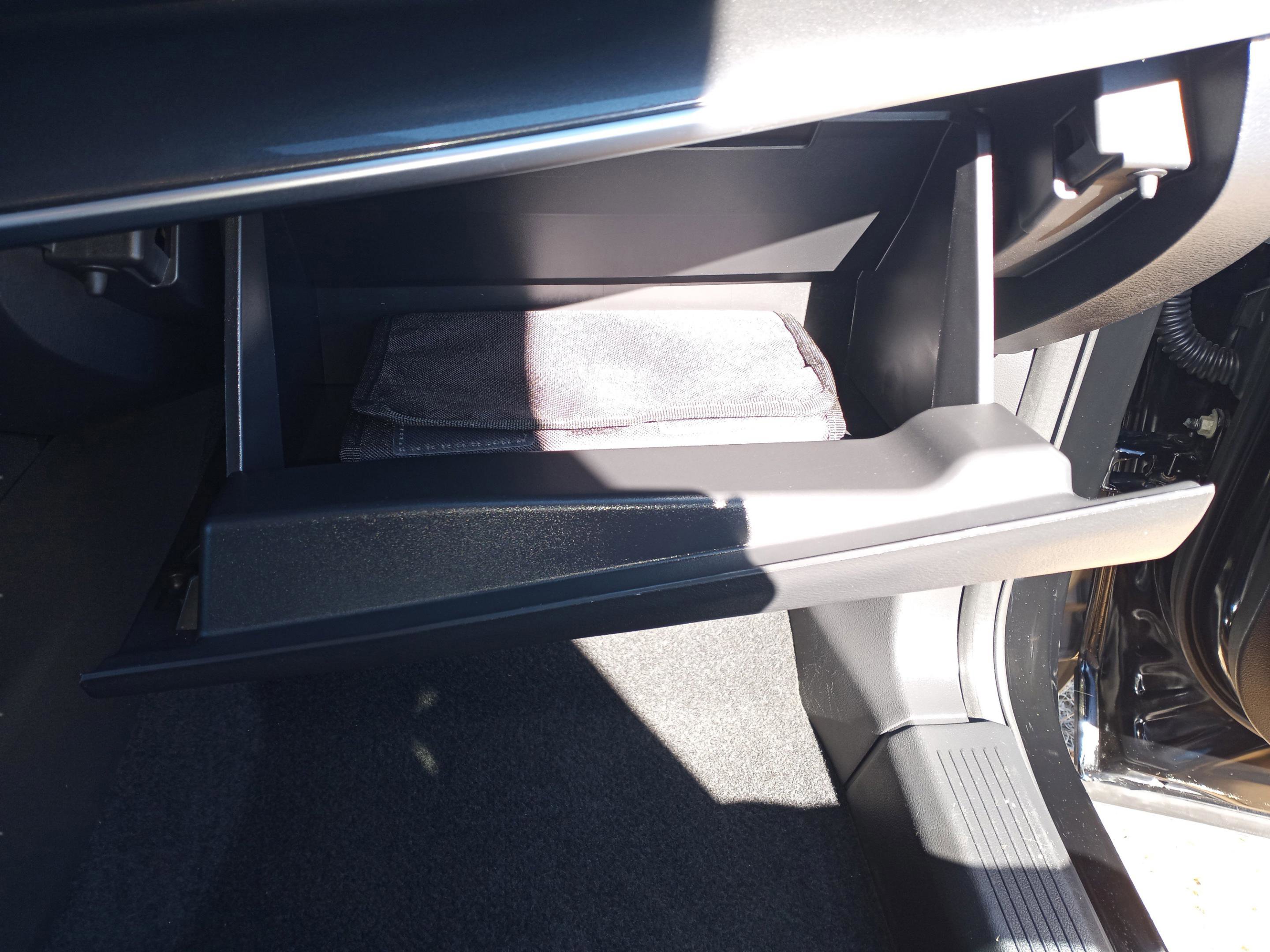 Used 2024 Nissan Rogue SV image 31