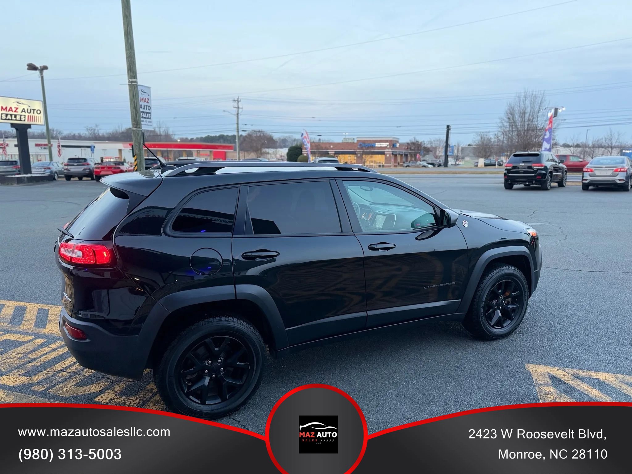 Used 2015 Jeep Cherokee Trailhawk w/ Trailer Tow Group image 4