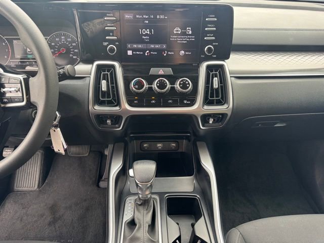 Used 2022 Kia Sorento LX image 16