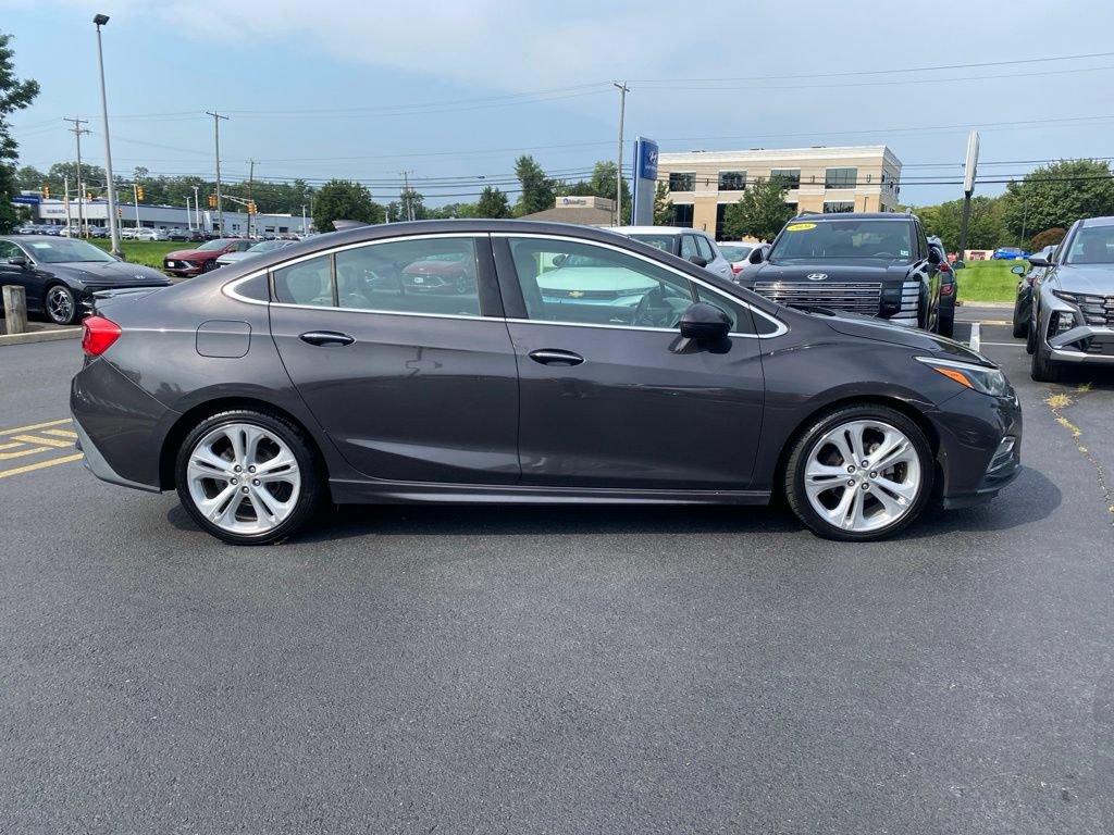 Used 2017 Chevrolet Cruze Premier FWD image 2