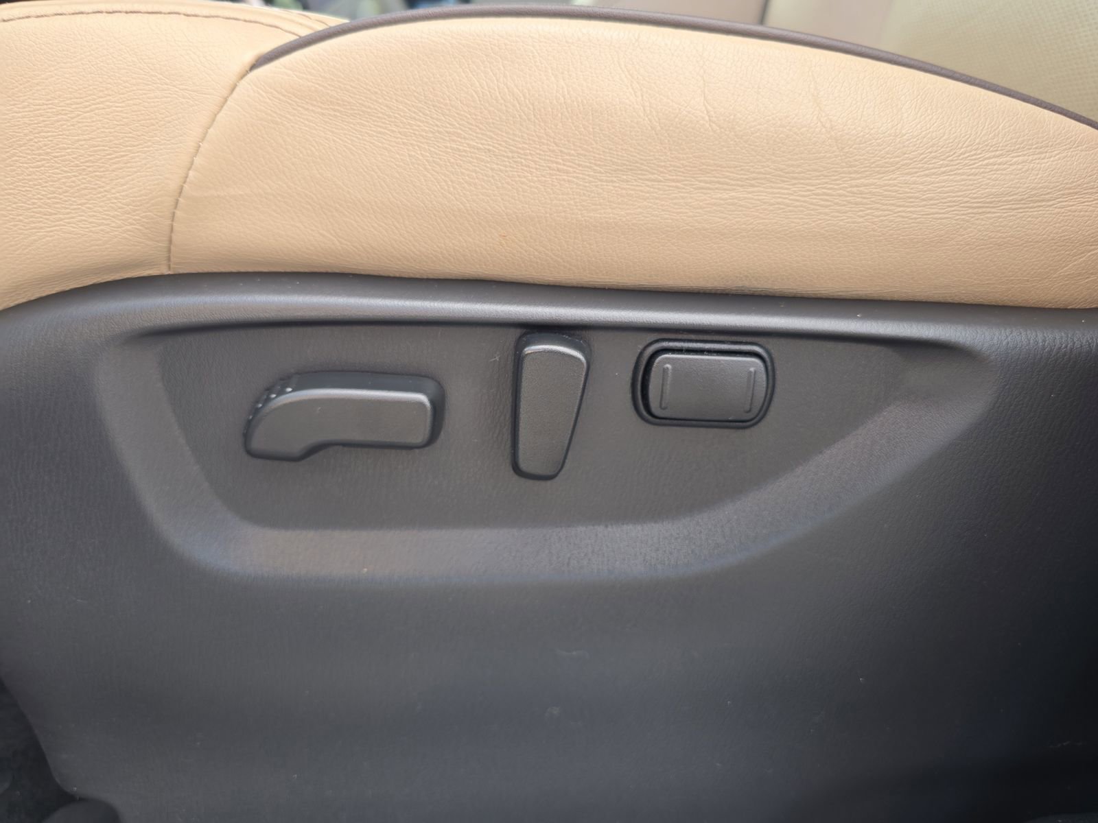 Used 2023 Nissan Armada SL w/ Captain's Chairs Package image 16