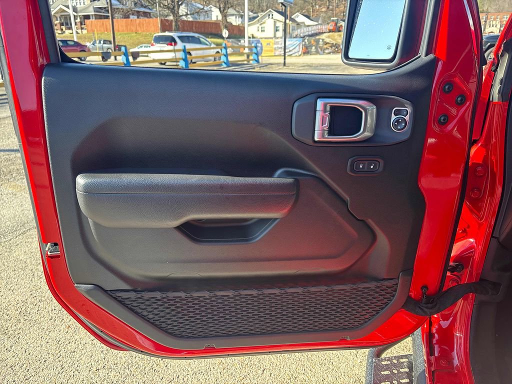 Used 2024 Jeep Wrangler Unlimited Rubicon image 10