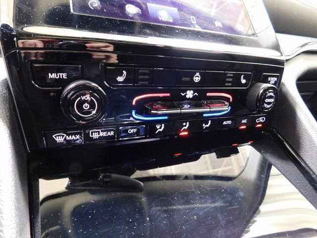 Used 2022 Jeep Grand Cherokee Laredo w/ Luxury Tech Group I image 26