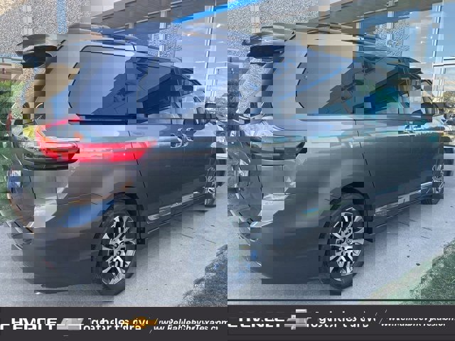 Used 2019 Toyota Sienna XLE image 5