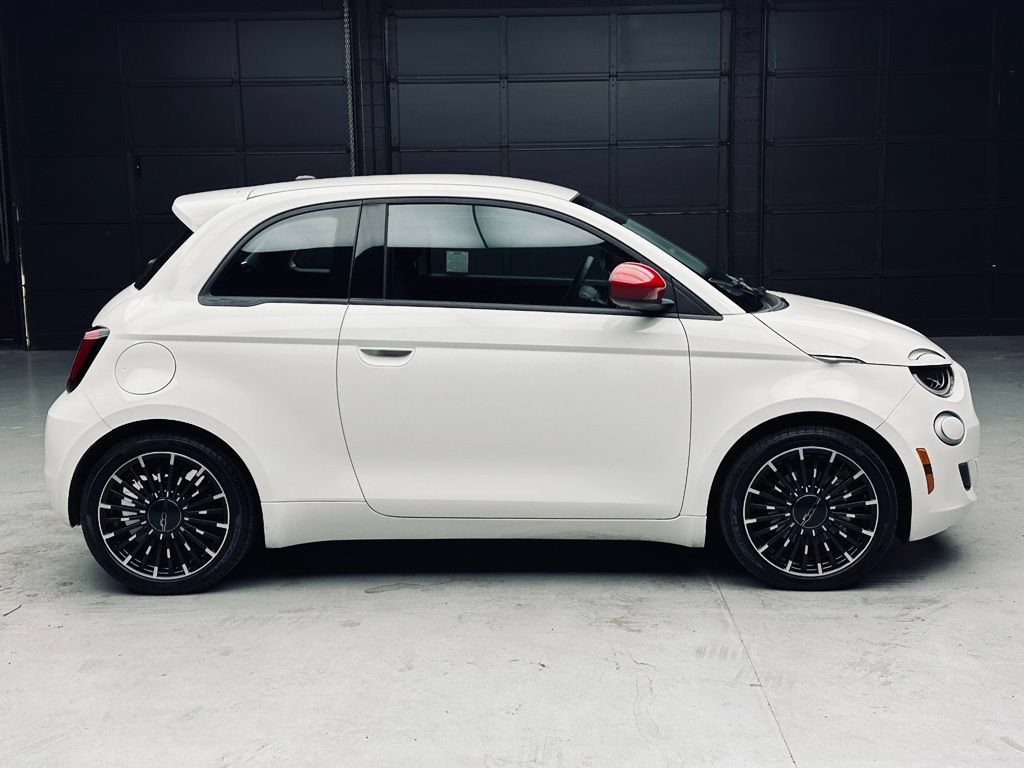 Used 2024 FIAT 500 e (RED) FWD image 8
