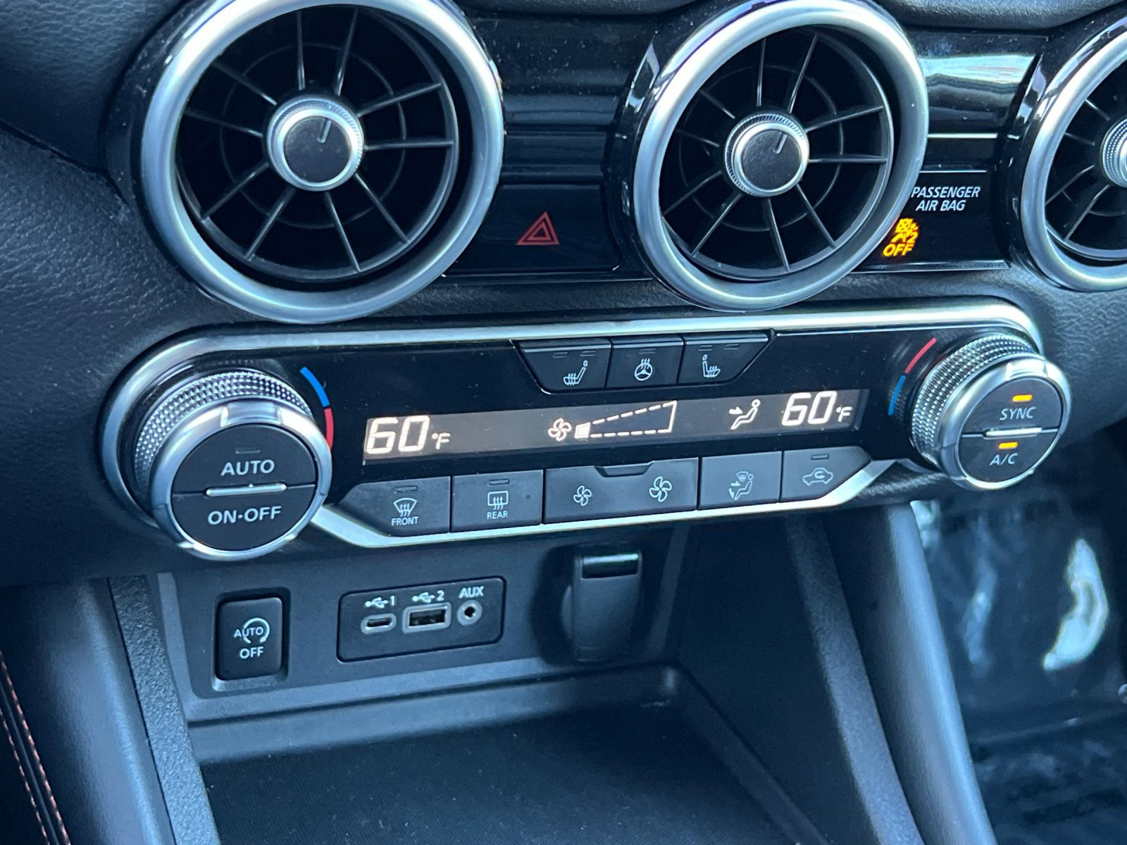 Used 2024 Nissan Sentra SR w/ SR Premium Package image 18