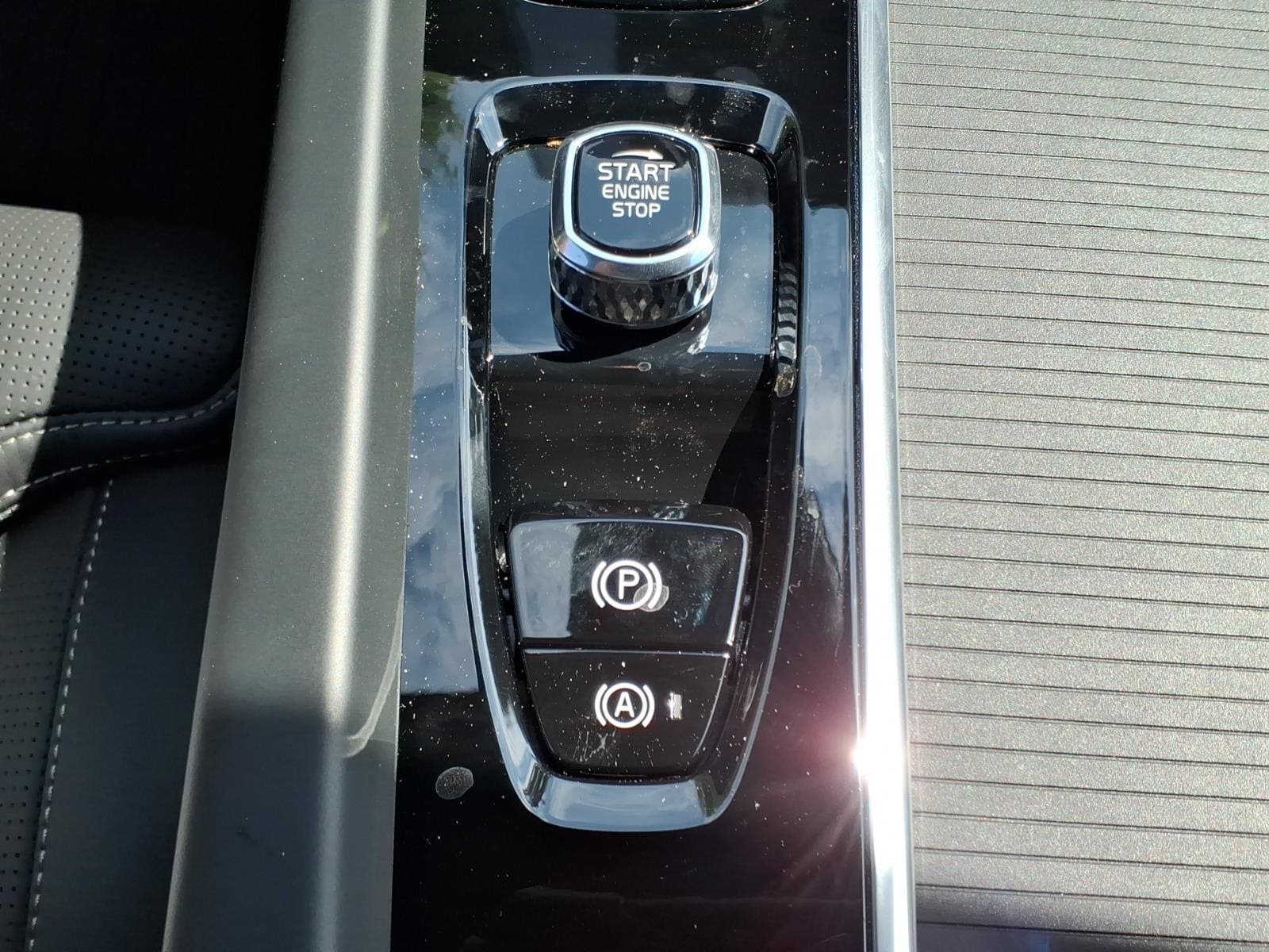 New 2026 Volvo XC60 T8 Ultra w/ Climate Package AWD/4WD image 16