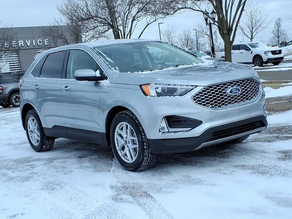 Used 2024 Ford Edge SEL w/ Convenience Package image 7