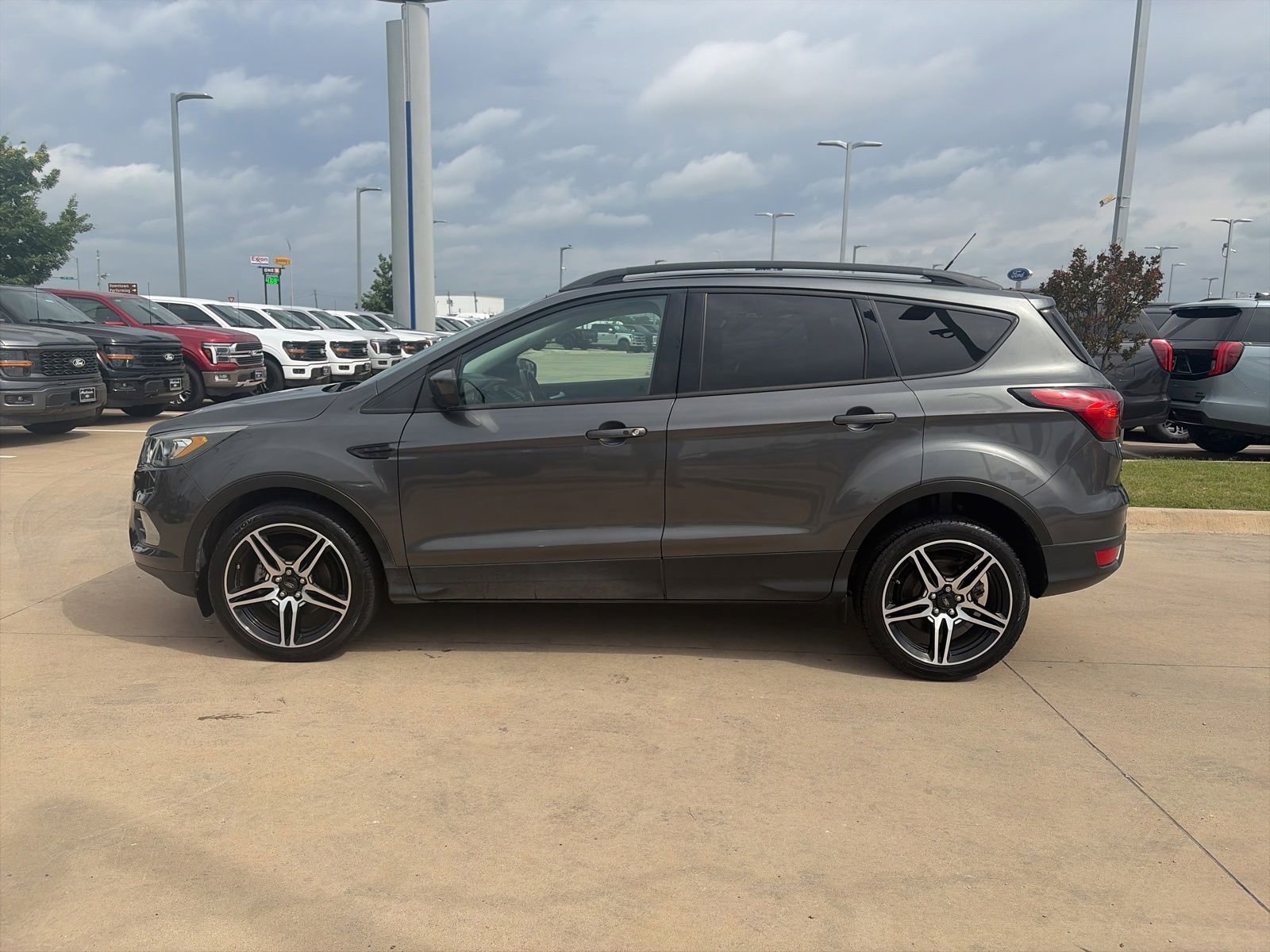 Used 2019 Ford Escape SEL FWD image 2