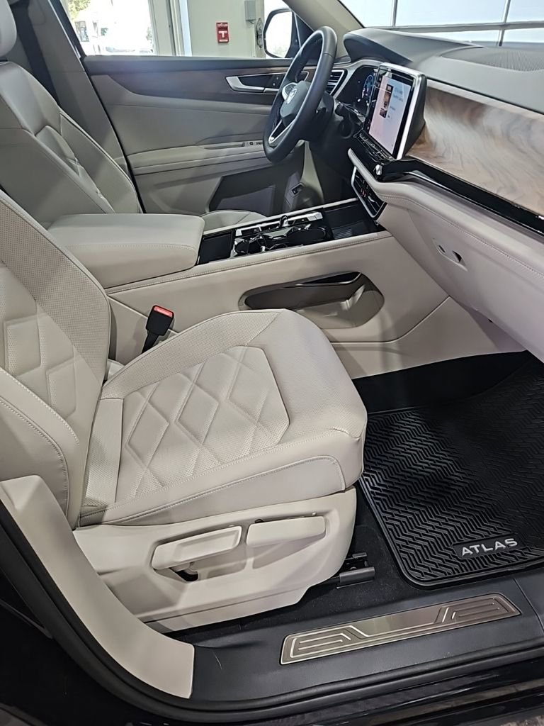 New 2026 Volkswagen Atlas SE image 13