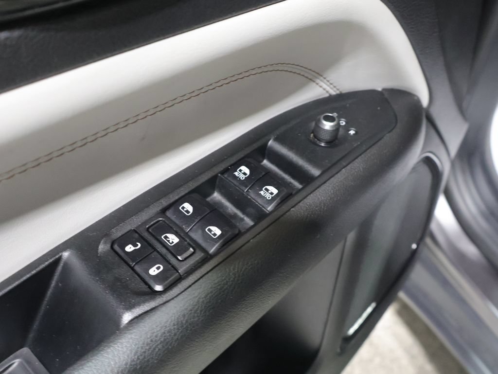 Used 2023 Jeep Compass Limited AWD/4WD image 13