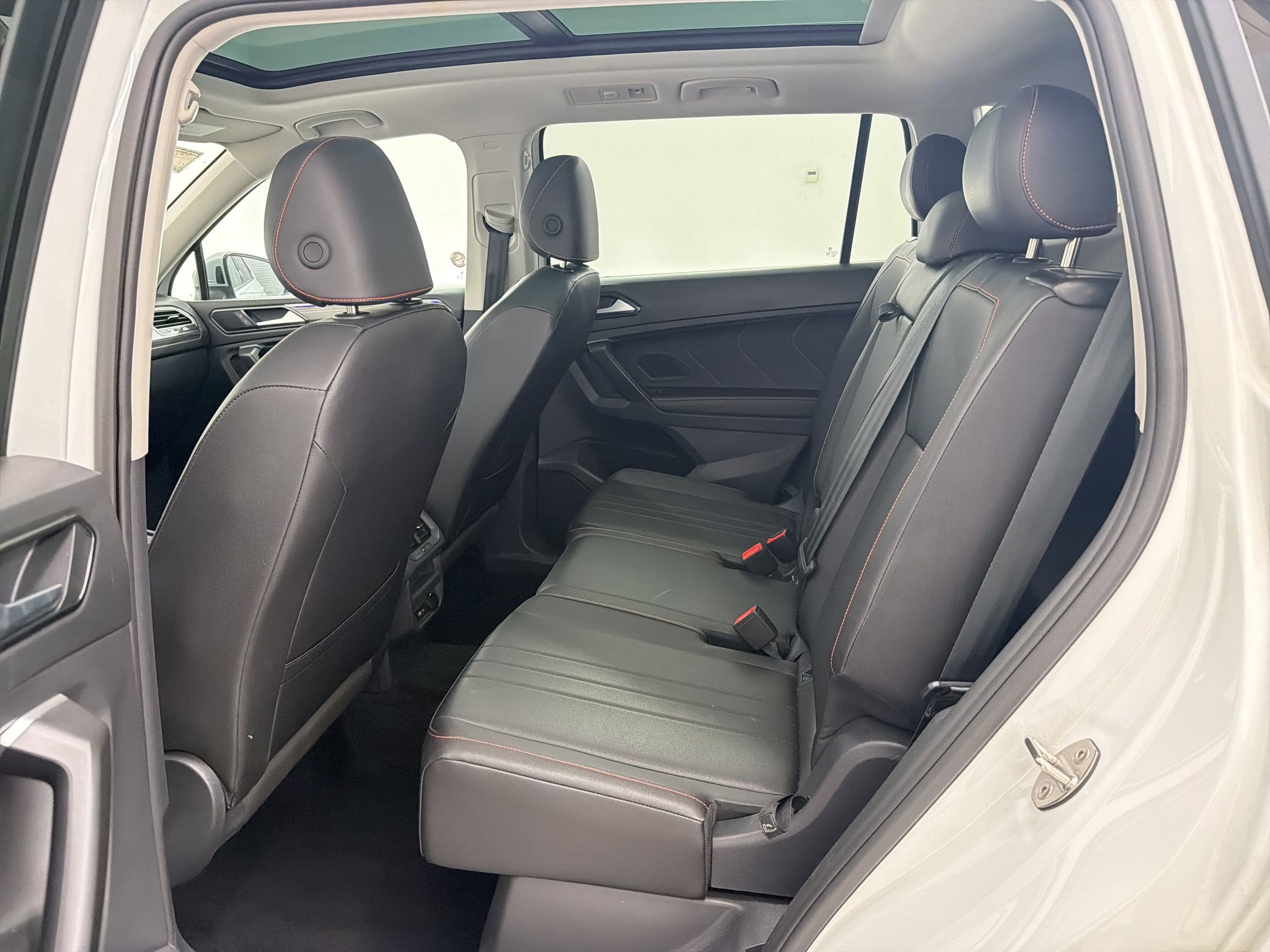 Used 2024 Volkswagen Tiguan Wolfsburg Edition image 13