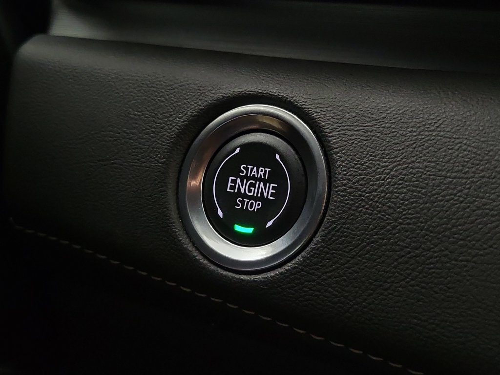 Used 2024 Cadillac Escalade ESV Premium Luxury RWD image 31