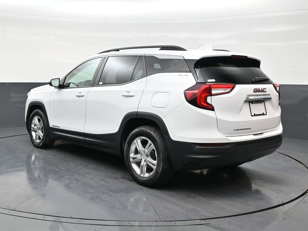Used 2023 GMC Terrain SLE w/ Driver Convenience Package image 3