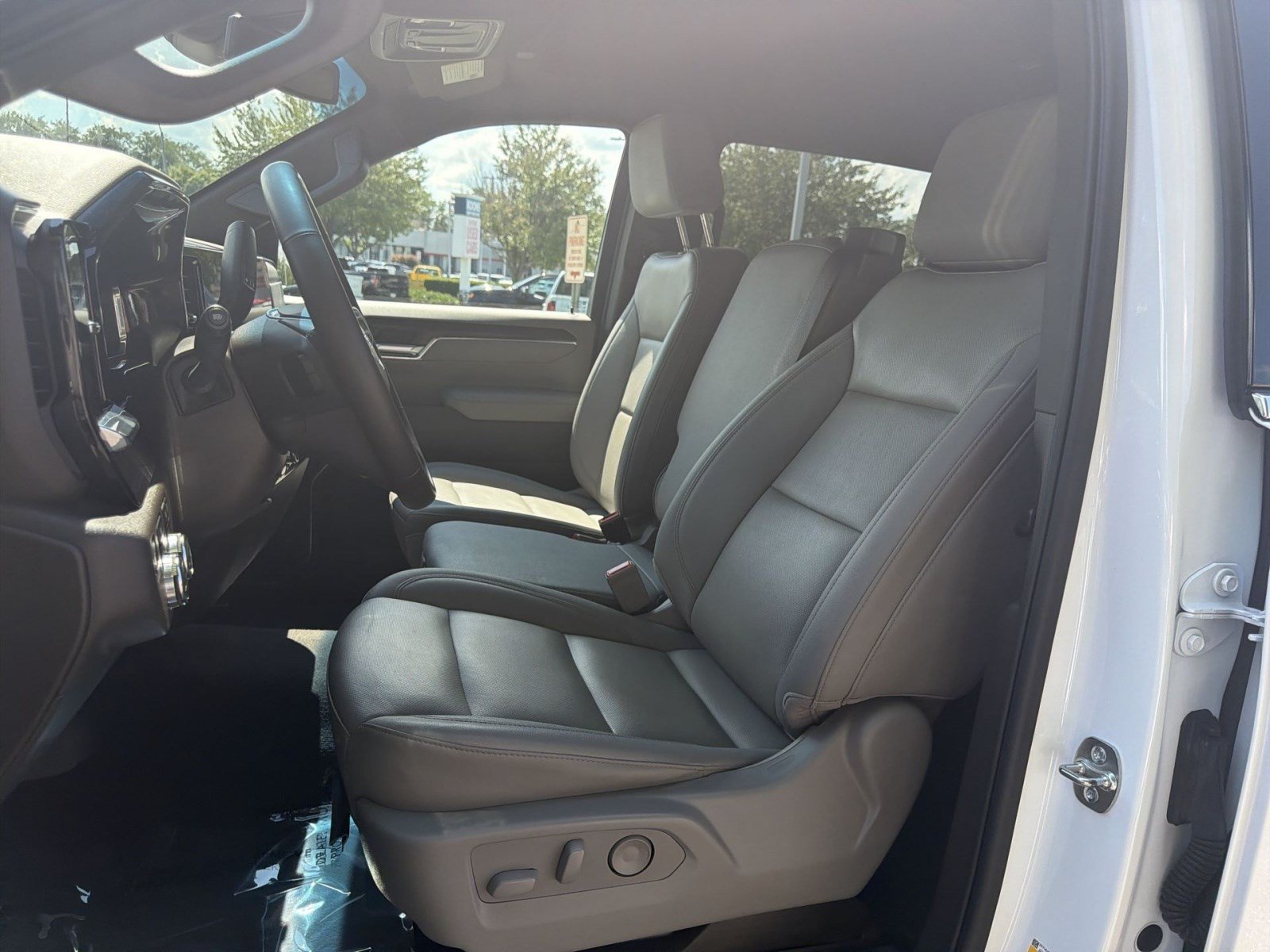 Used 2025 GMC Sierra 1500 SLT AWD/4WD image 13