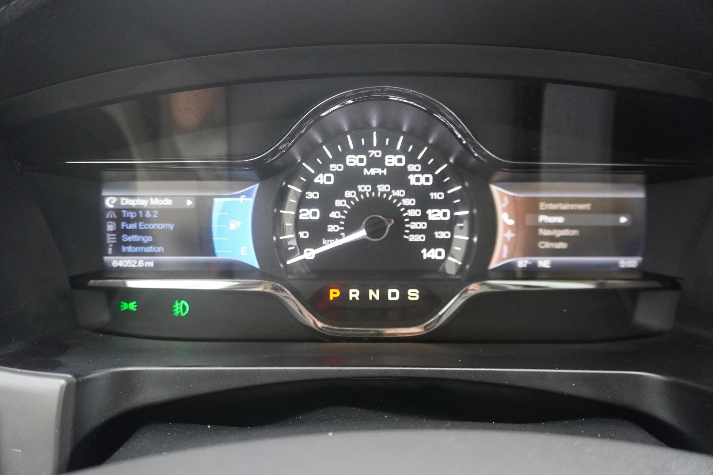 Used 2013 Lincoln MKS FWD image 17