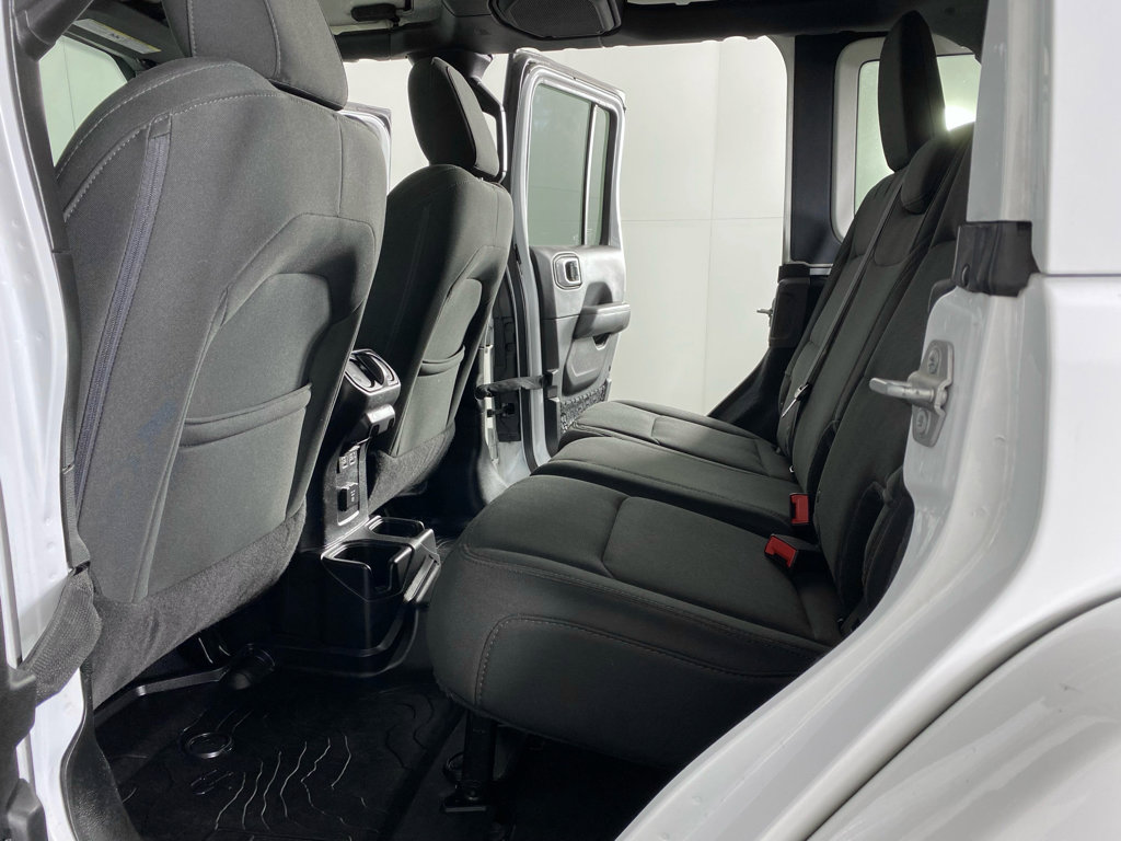 Used 2018 Jeep Wrangler Unlimited Sahara image 15