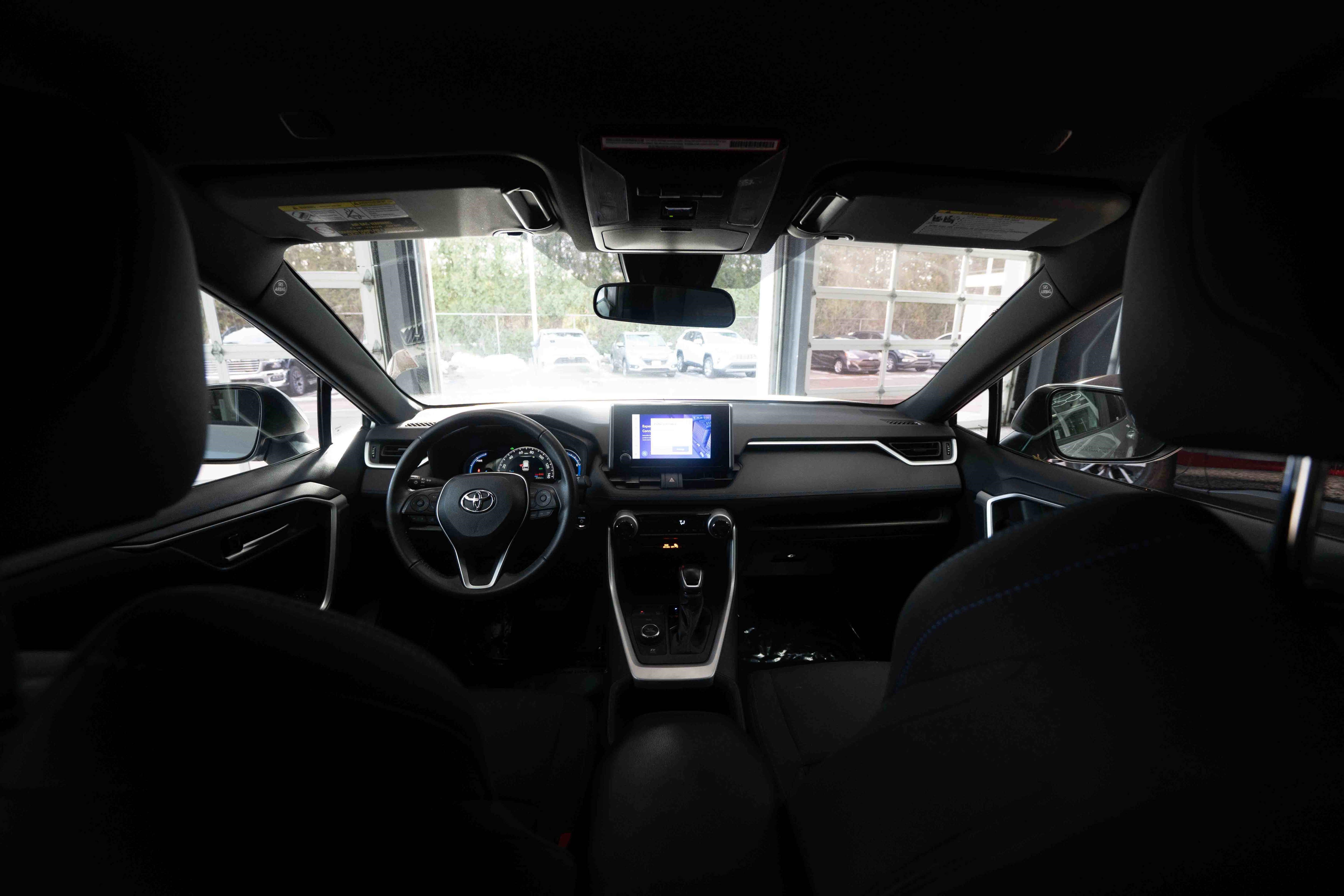 Used 2023 Toyota RAV4 SE image 20