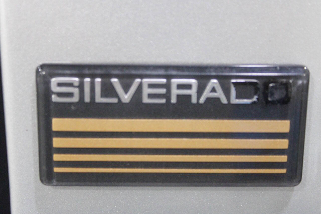 Used 1996 Chevrolet Silverado 1500 2WD Regular Cab image 31