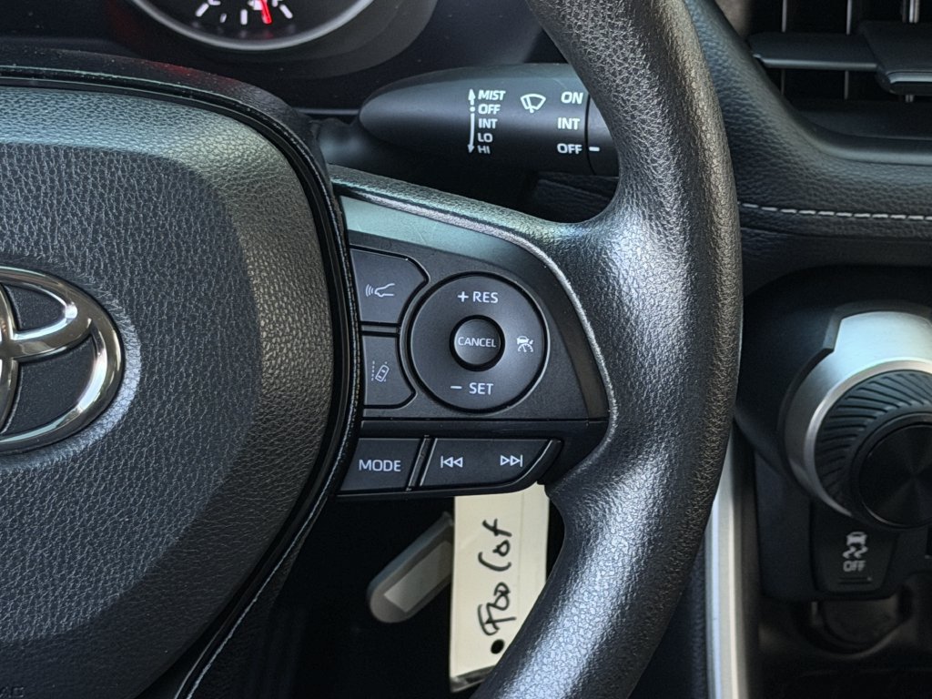 Used 2020 Toyota RAV4 LE FWD image 15