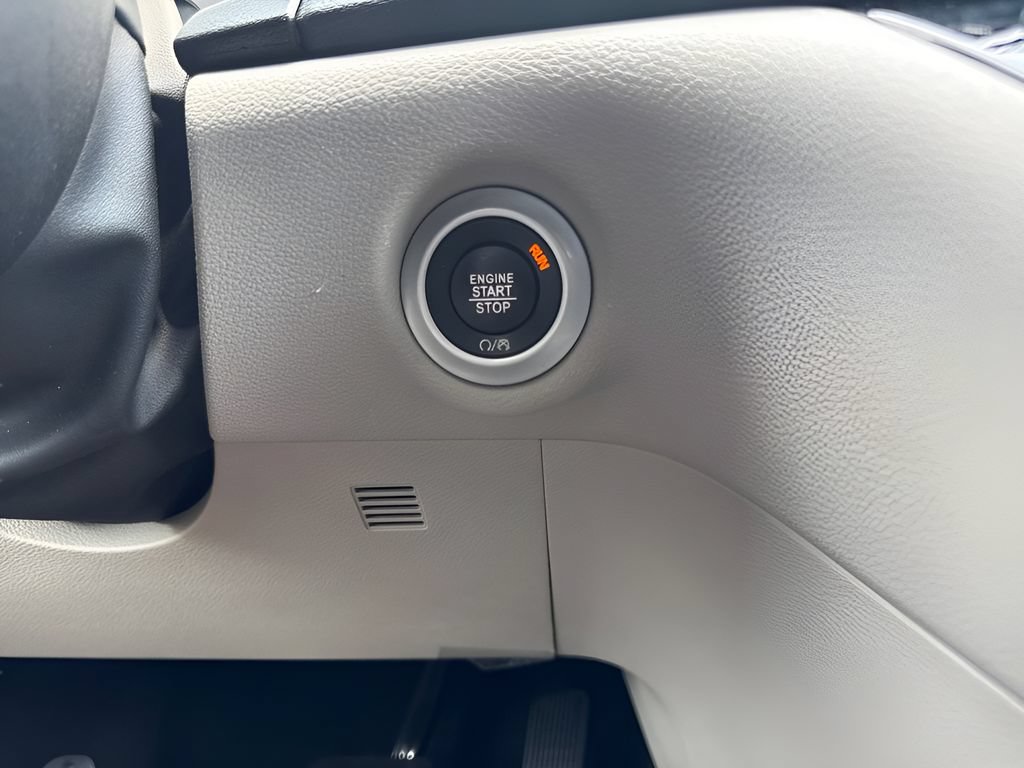 Used 2023 Chrysler Pacifica Touring-L FWD image 22