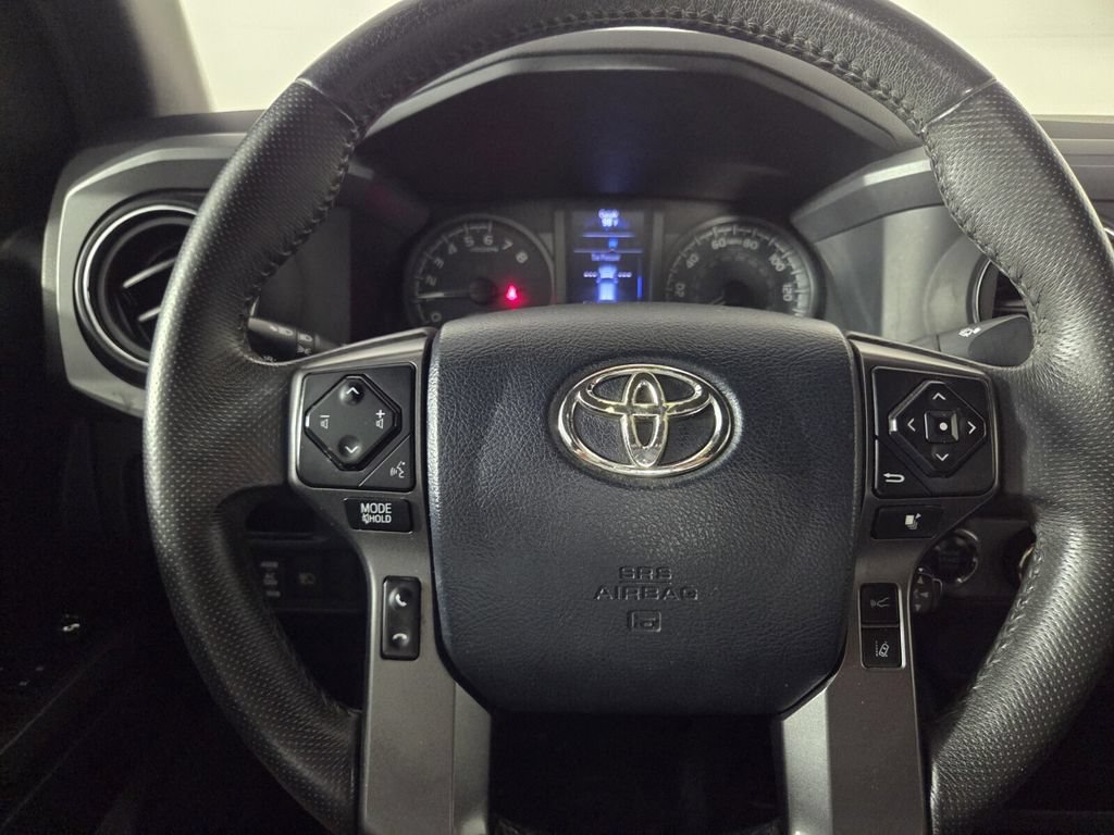 Used 2018 Toyota Tacoma TRD Off-Road AWD/4WD image 15