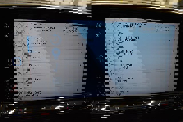 Used 2025 Volkswagen Atlas SE image 8