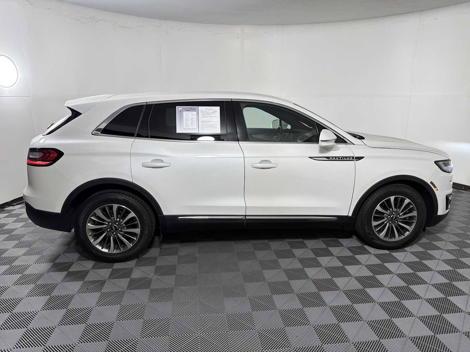 Used 2020 Lincoln Nautilus FWD w/ Equipment Group 101A image 8