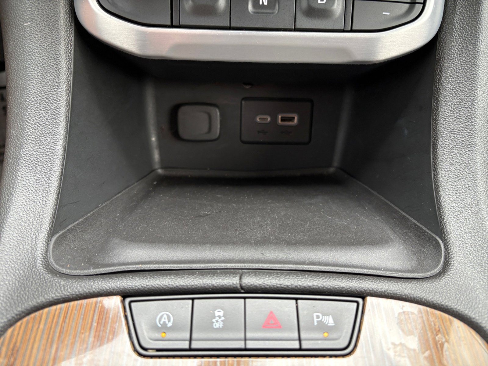 Used 2021 GMC Acadia SLE image 19