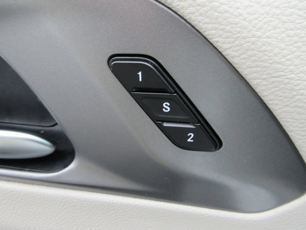 Used 2023 Chrysler Pacifica Touring-L FWD image 22
