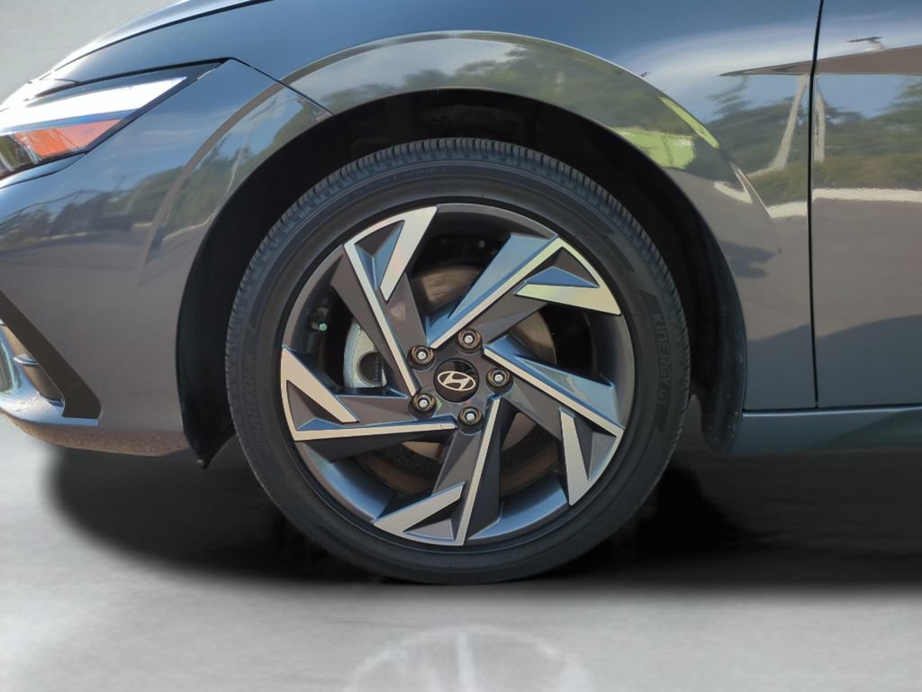 Certified 2024 Hyundai Elantra Limited FWD image 26