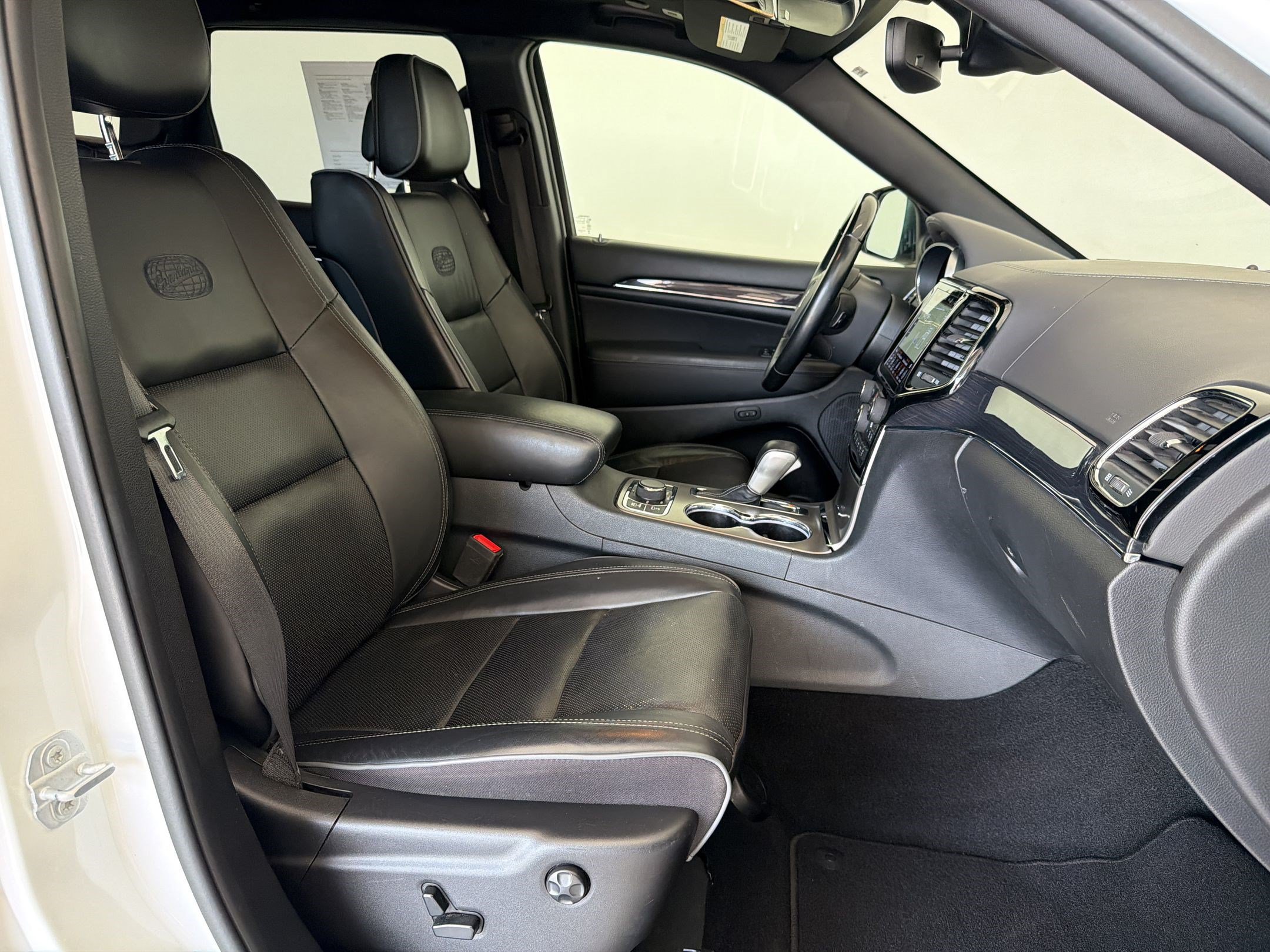 Used 2020 Jeep Grand Cherokee Overland AWD/4WD image 26
