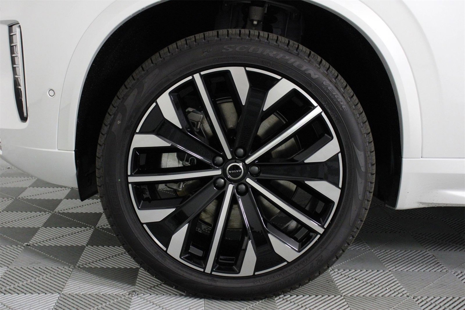 New 2026 Volvo XC90 T8 Plus image 13