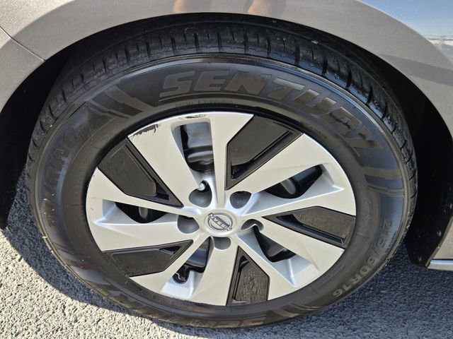 Used 2024 Nissan Altima 2.5 S FWD image 16